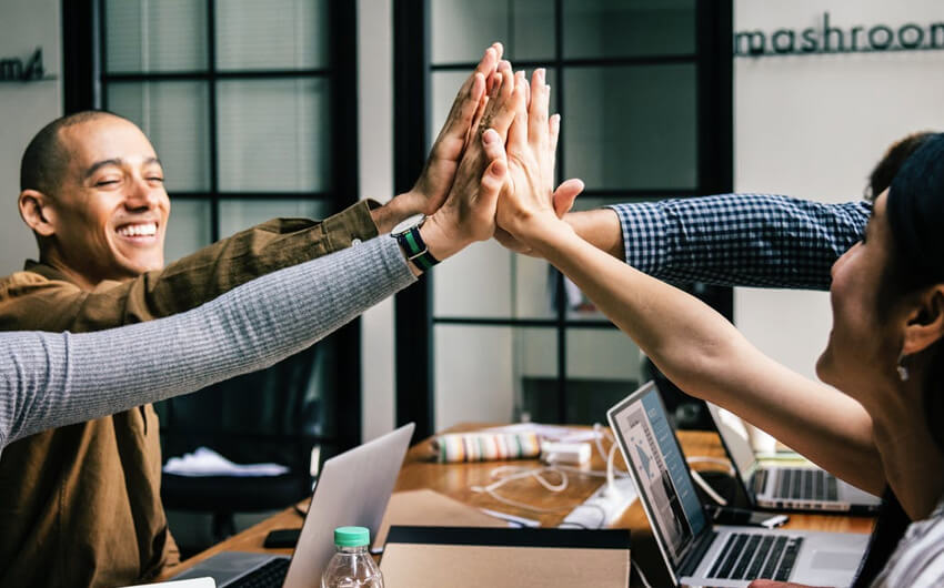 المصاعد والسلالم الكهربائية